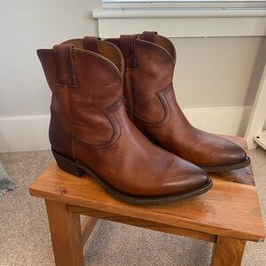 FRYE Billy Short Leather Boots